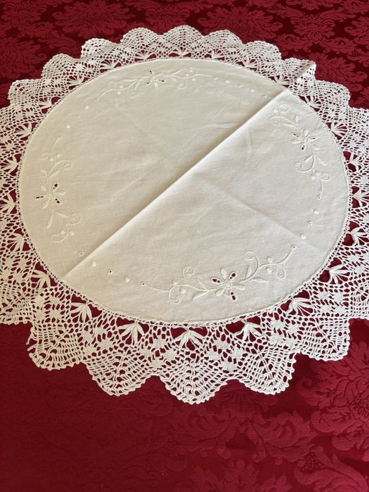 Pano em linho e renda