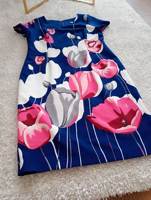 Sukienka w kwiaty plus size