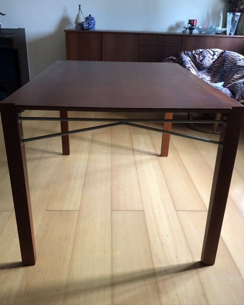 Mesa em cerejeira extensivel com 3 cadeiras