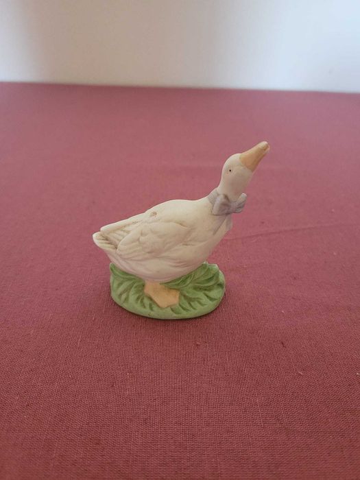 bonecos e figuras aleatórios cada um 2 euros