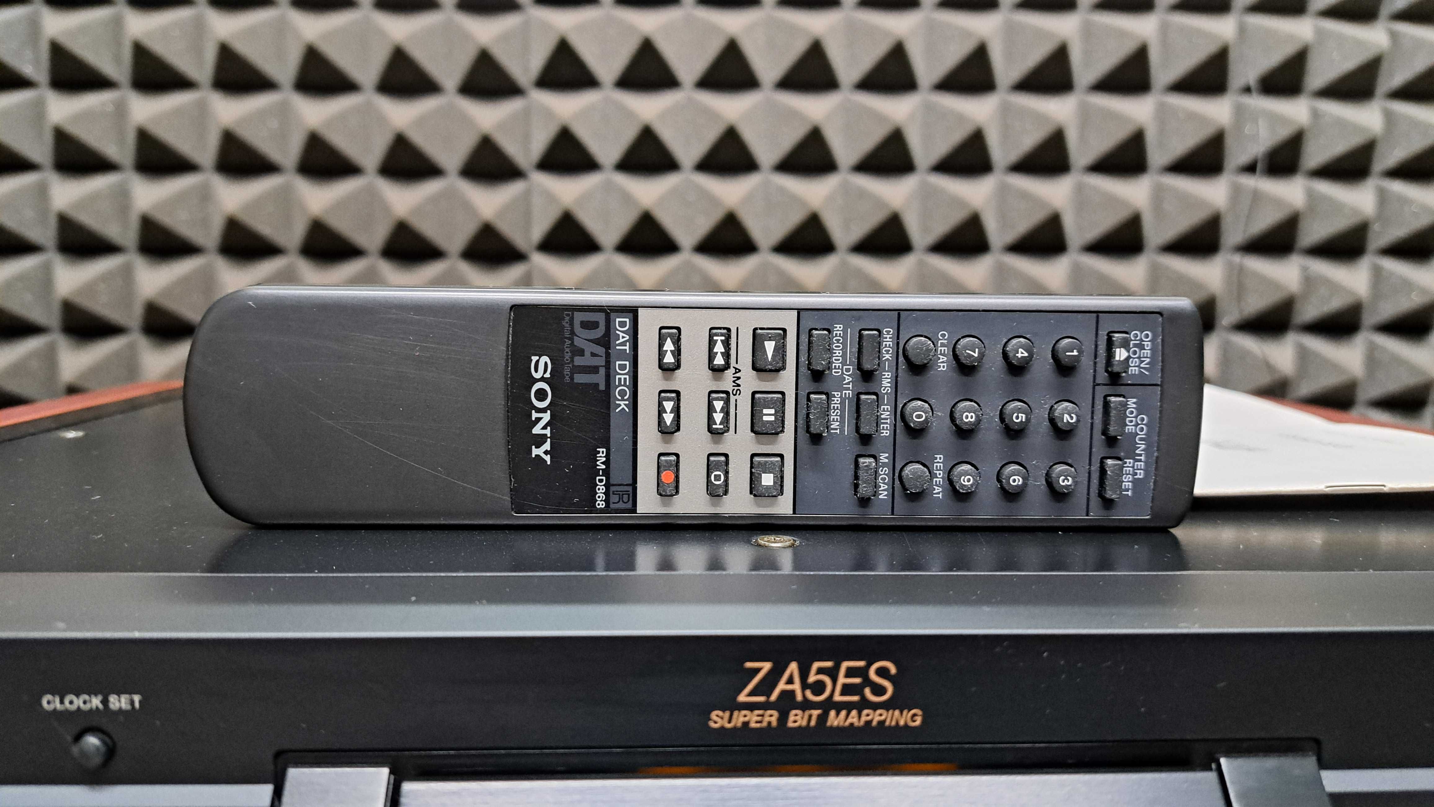 Magnetofon Dat Sony DTC-ZA5ES pilot instrukcja