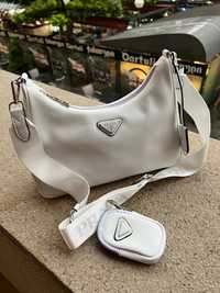 В продажі нова сумочка Prada Big Re-Edition 2005 White