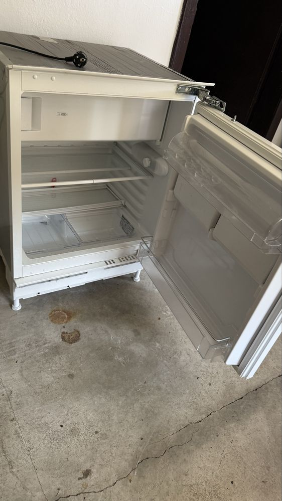 Podblatowa lodówka huttra ikea 802.823.74 lodowka do zabudowy