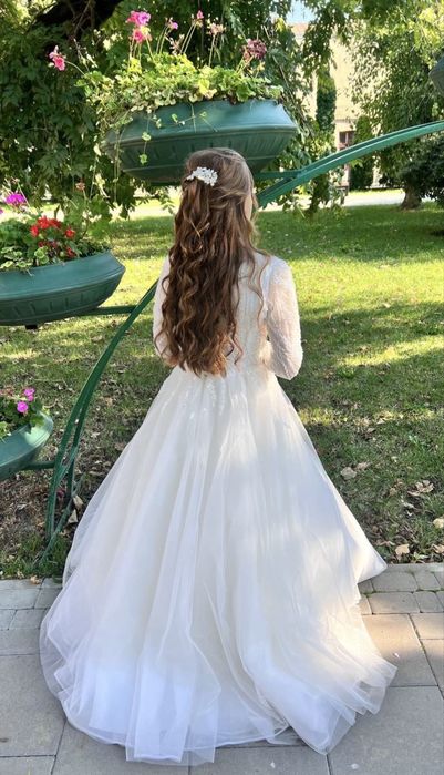 Вишукана весільна сукня з довгими рукавами