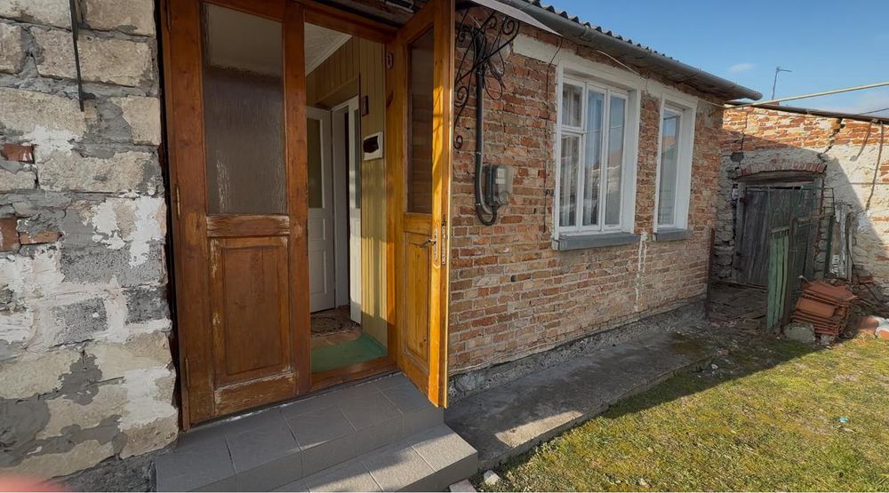 Два будинки за ціною одного в смт Великий Любінь, біля Львова.