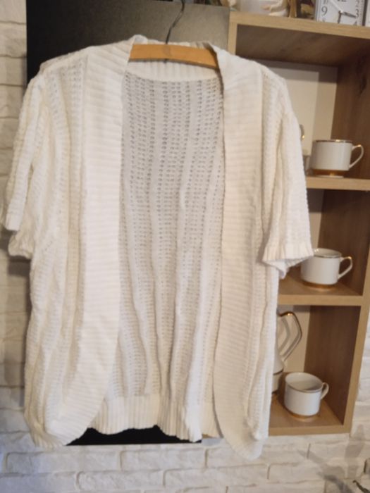 Sweter damski z krótkim rękawem bez zapięcia