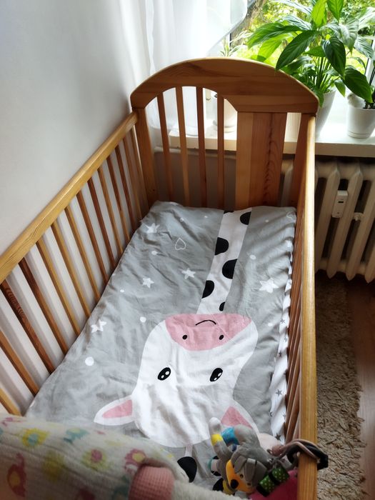 Łóżeczko dla niemowląt,chustawka i Bujak, przewijak