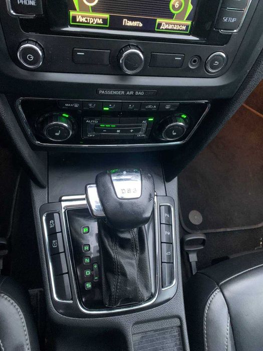 автомобиль Skoda Superb