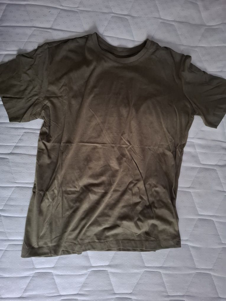 Koszulka khaki t-shirt z krótkim rękawem - różne rozmiary nowe.