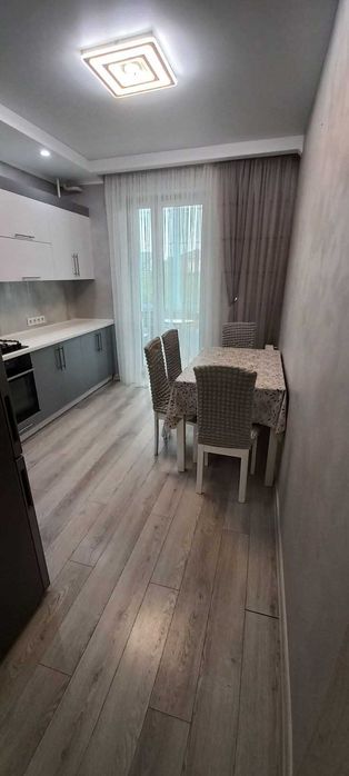 V Продається світла 1-кімнатна квартира в цегляній новобудові