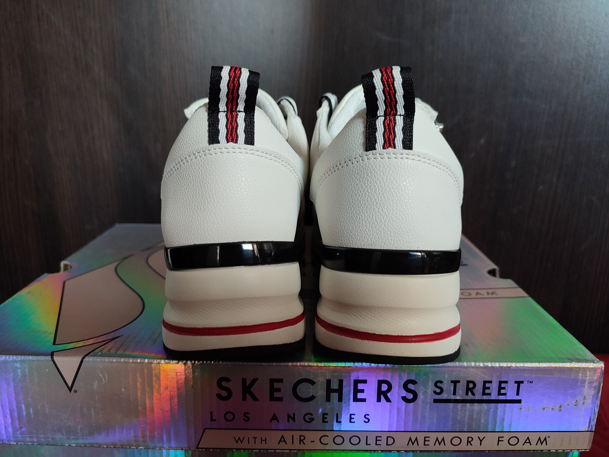 Классные женские кроссовки Skechers Billion 2 (р.40) 27см