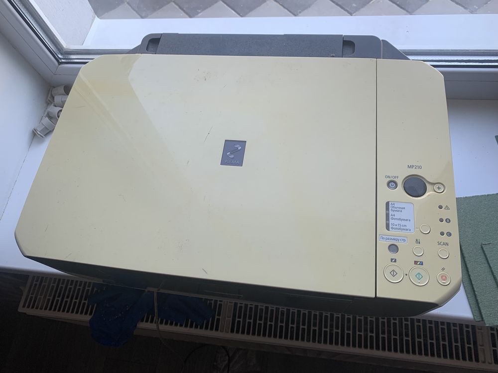 Продам принтер на запчастини (сканер працює)