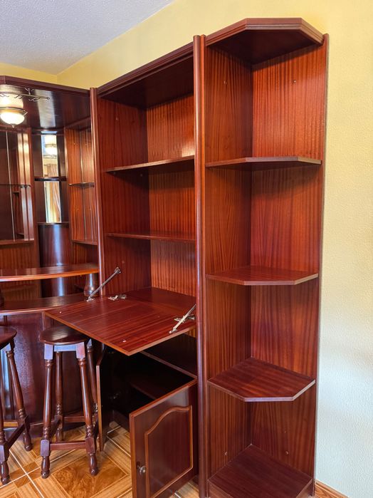 Mobília de sala de jantar completa