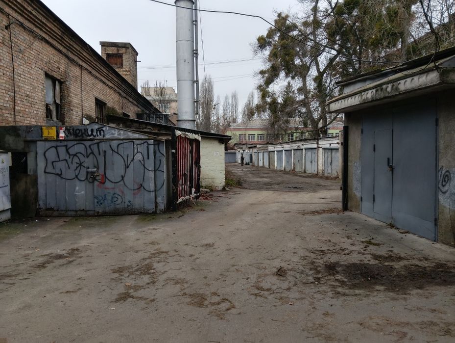 Сдам широкий капитальный гараж в хорошей локации