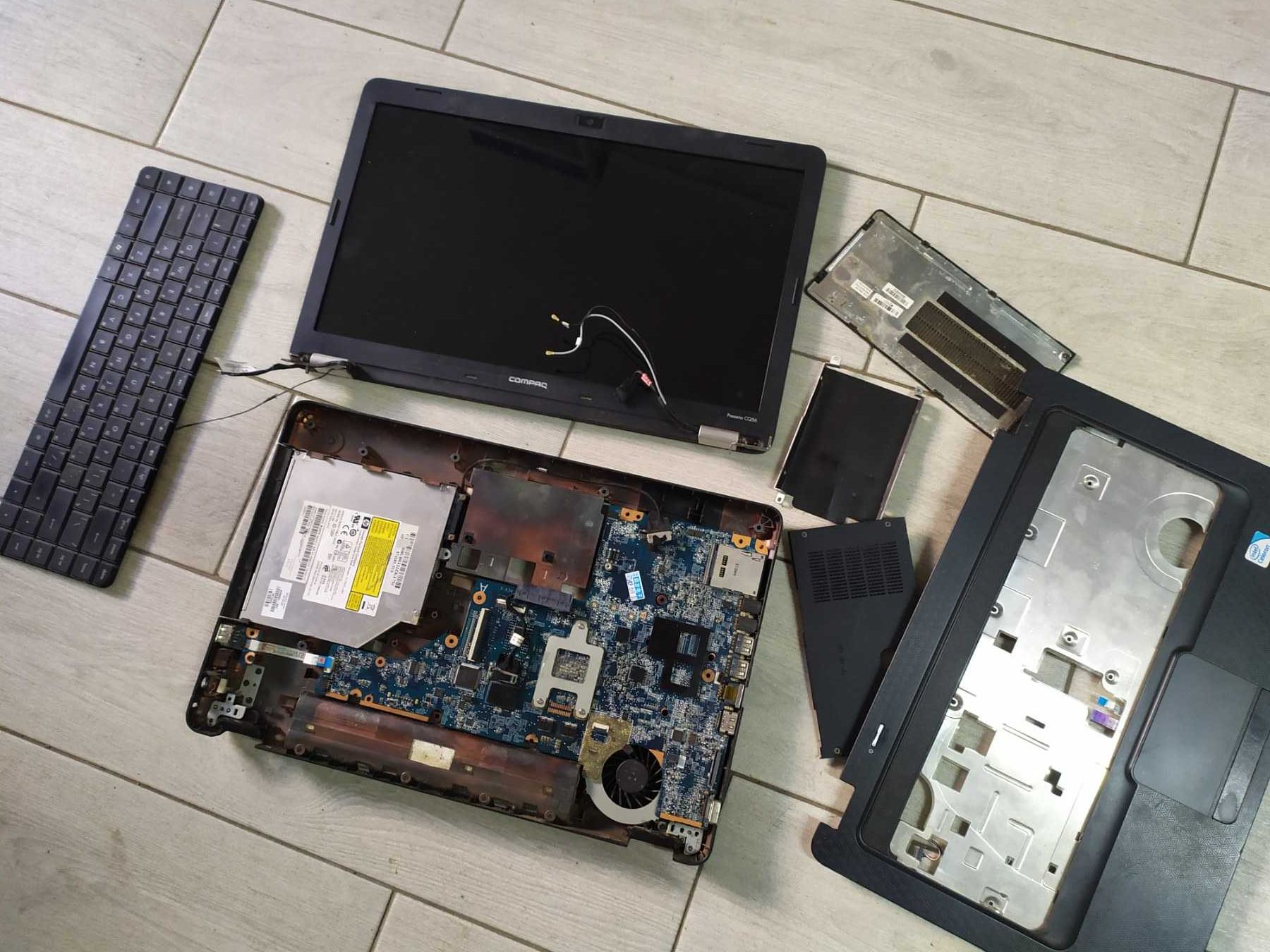 Ноутбук HP Compaq CQ56 (по запчастям)