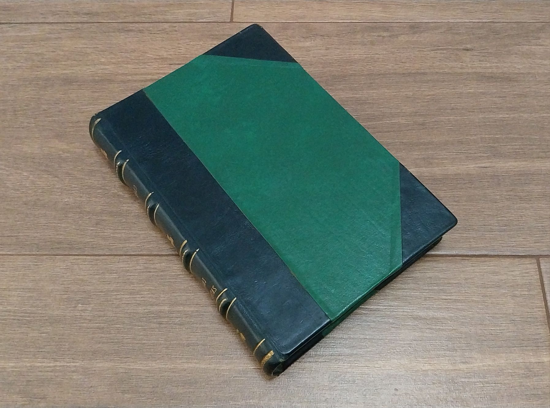 Livro antigo "Poesias completas" de António Gedeão