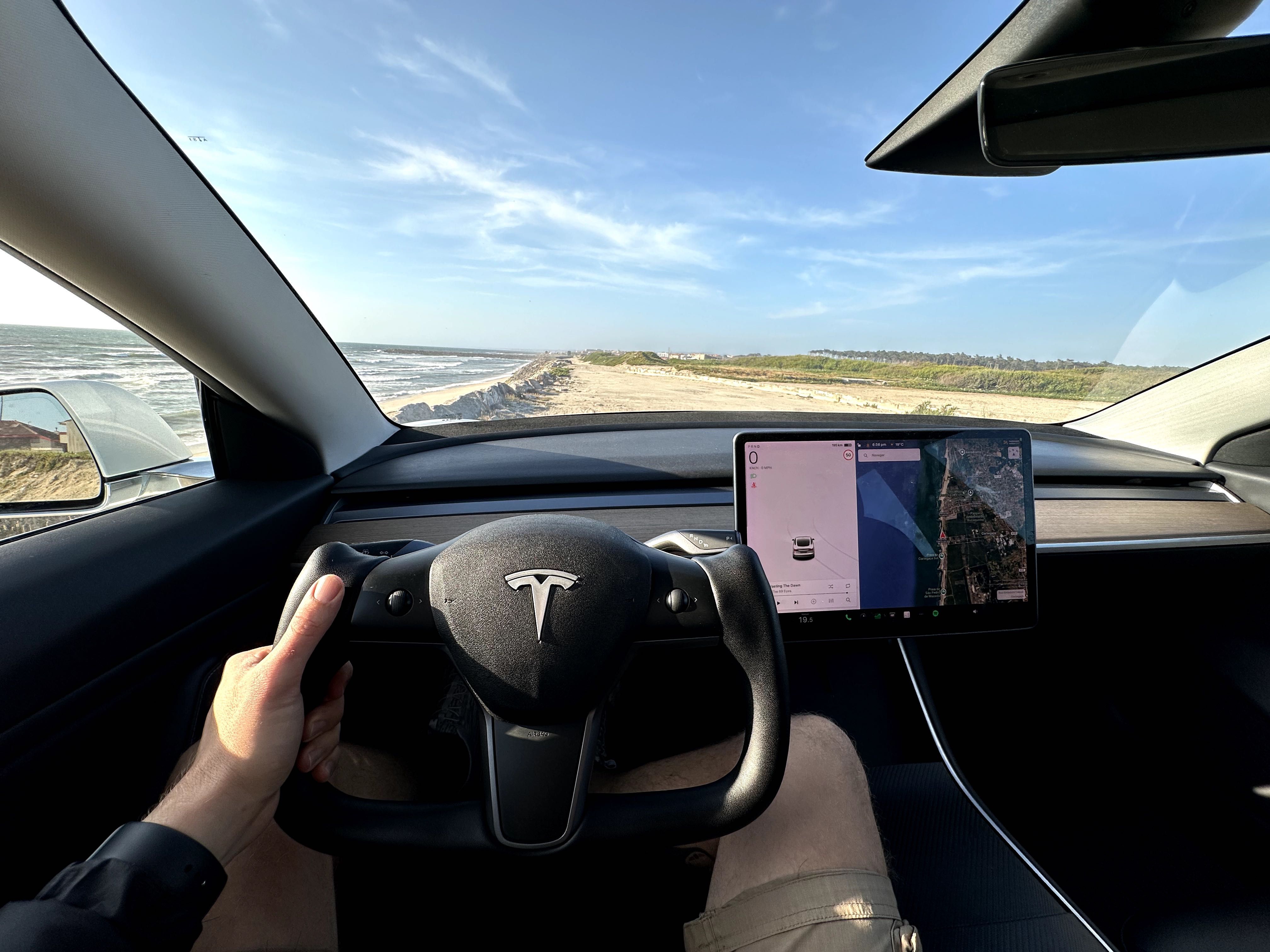 Tesla Model 3  65kW  RWD.  Customizado, digno de destaque!