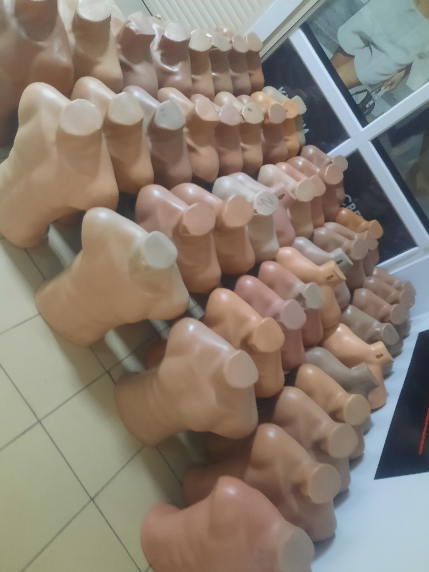 Продам   чоловічі  манекени ( є дуже велика к-сть) б/у .Стан добрий
