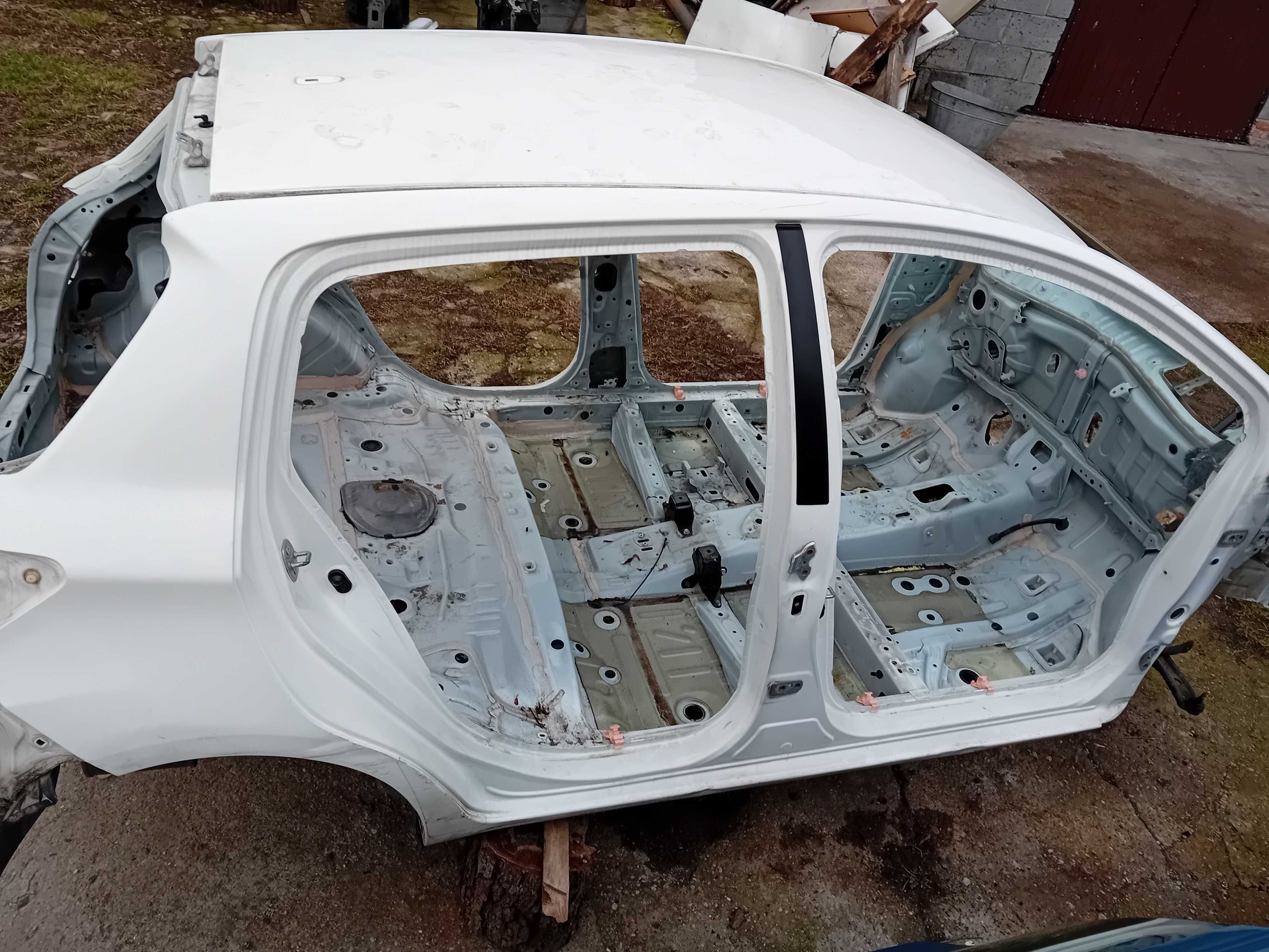 Błotnik Prawy Ramka Toyota Yaris III 11 / 20 r