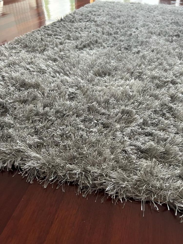 Carpete de pelo médio cinza