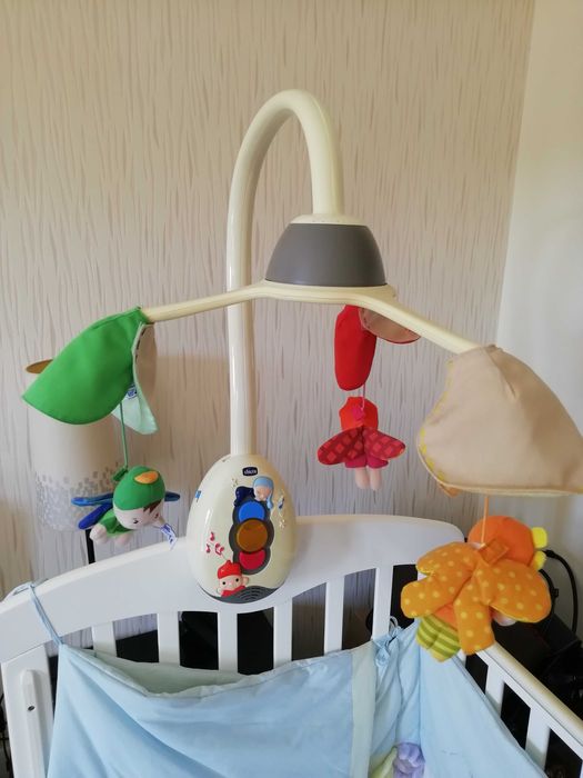 Mobile Chicco com música e luz.