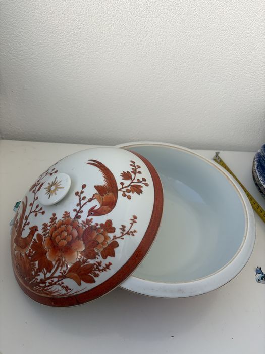 Taça de sopa em porcelana chinesa pintada à mão com tampa.