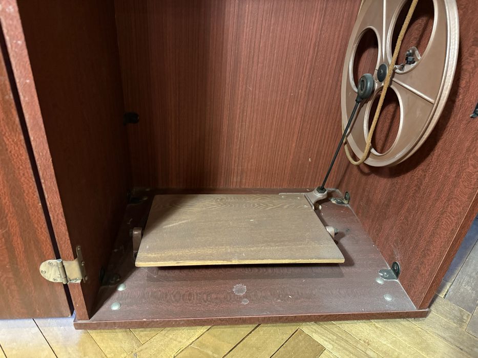 Швейна машинка Подольск 142 з тумбою — повністю робоча