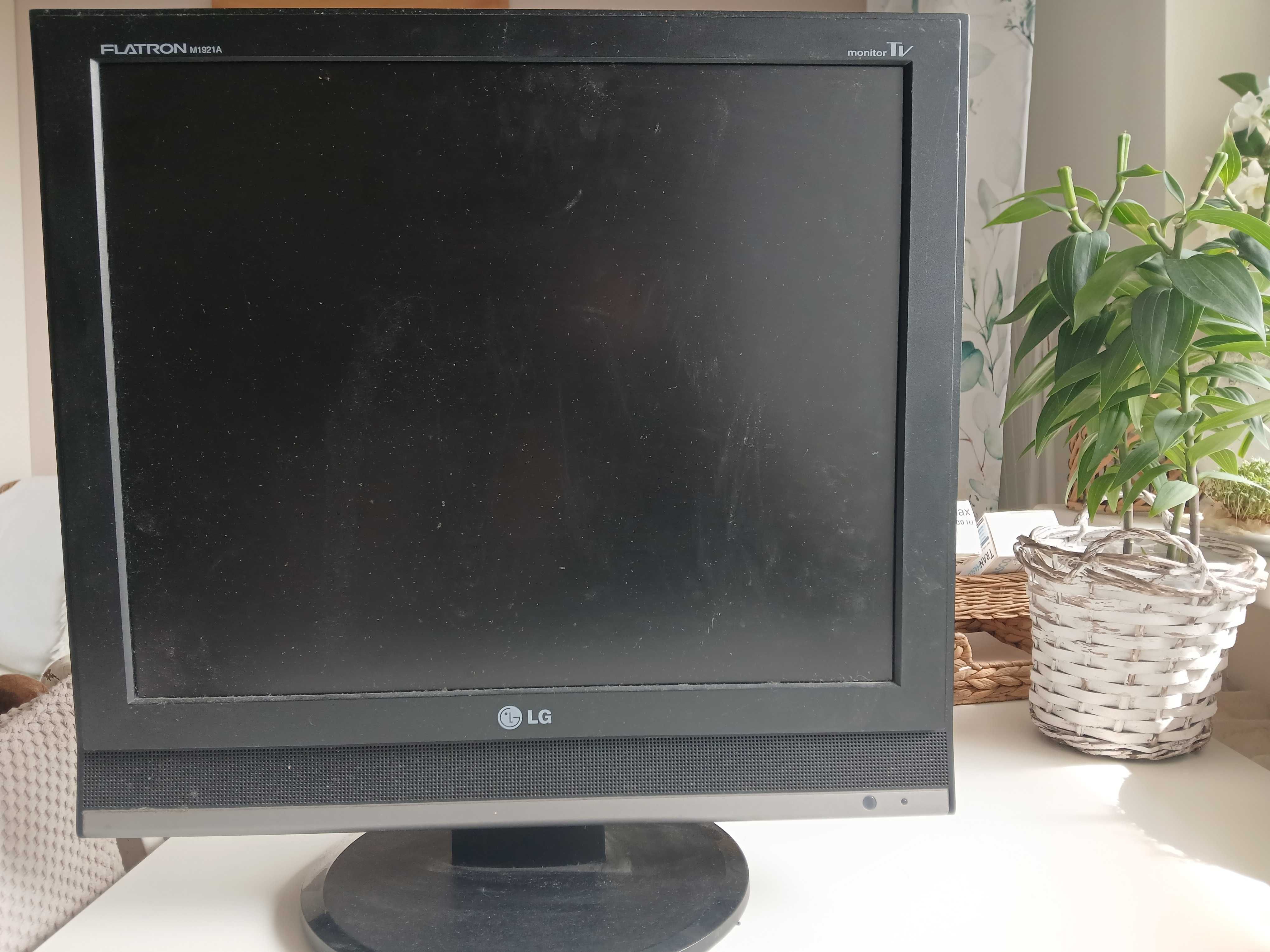 Monitor LG Flatron M1921A-BZ z tunerem telewizyjnym