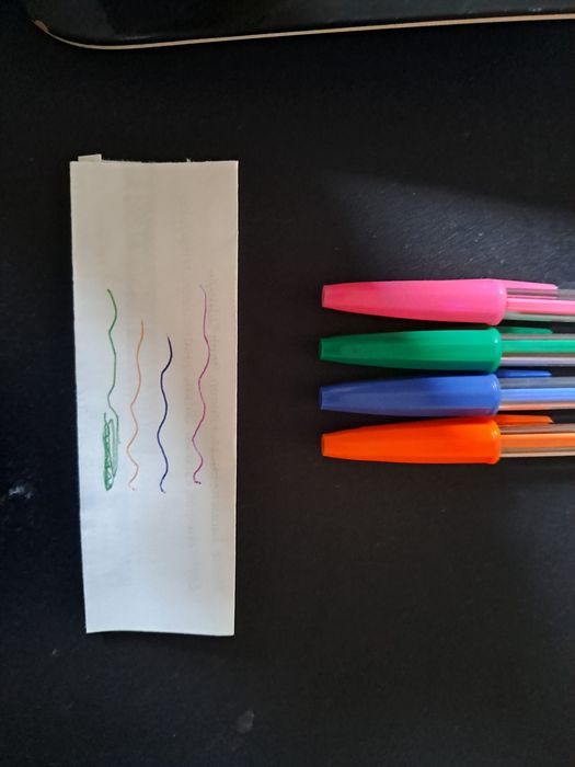 4 canetas coloridas usadas