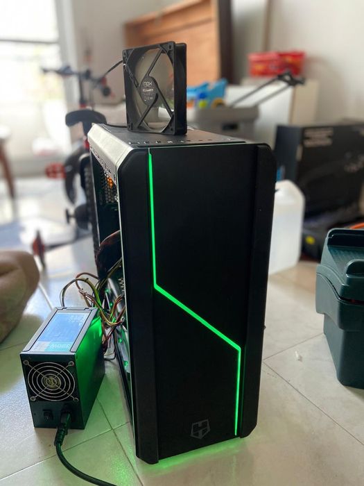 Caixa Nox Hammer com RGB e controle de fans