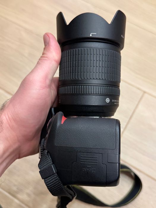 Nikon D3100 kit 18-105