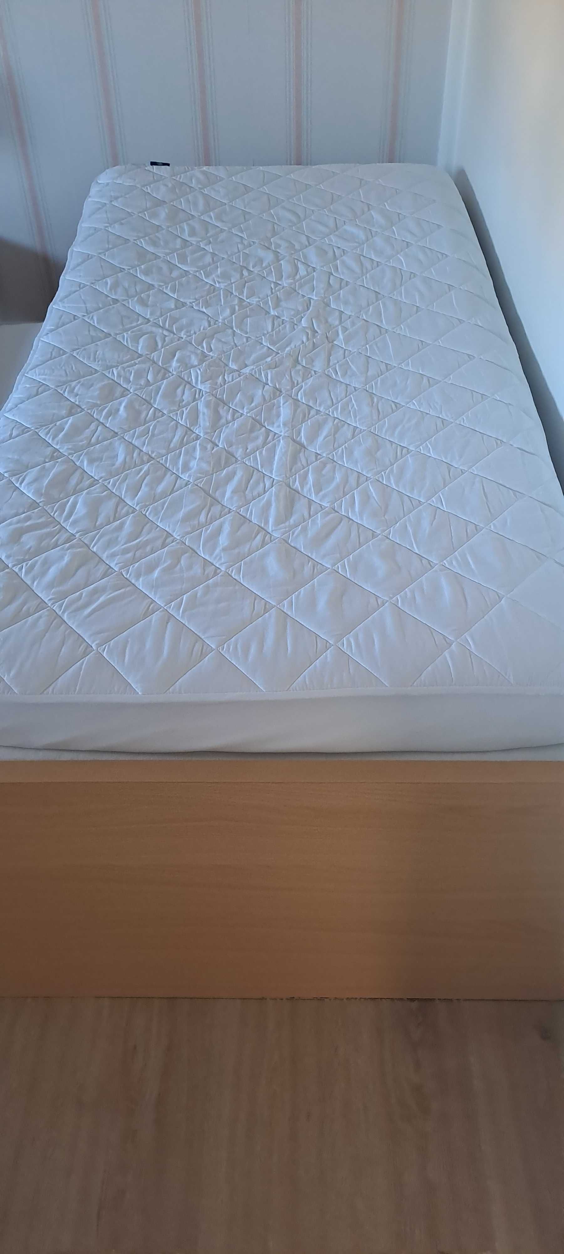 Cama 190/90 com 2 colchões