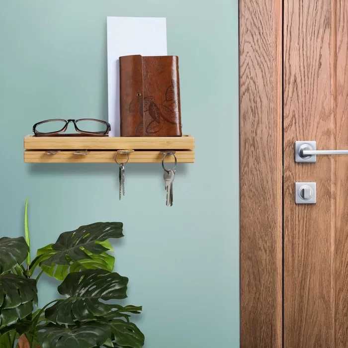 Relaxdays Wiszący kluczownik z półką bambusowy organizer do przedpokoj