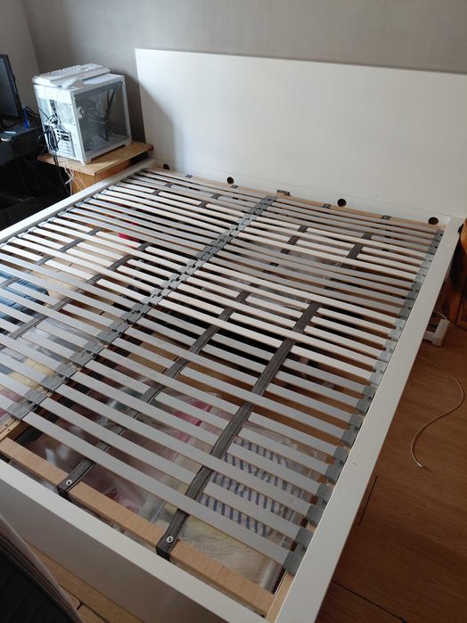 Cama de casal branca