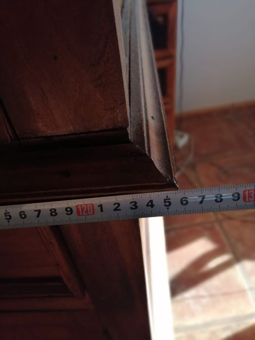 Armário com 4 portas e 2 gavetas