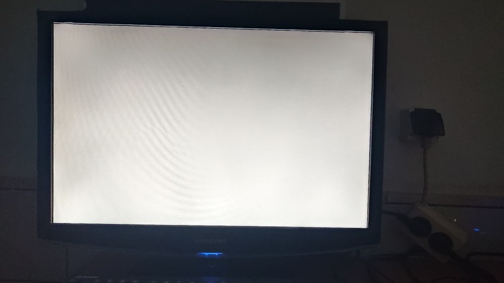 Monitor 24" LCD FullHD z DVI Dsub 100% OK