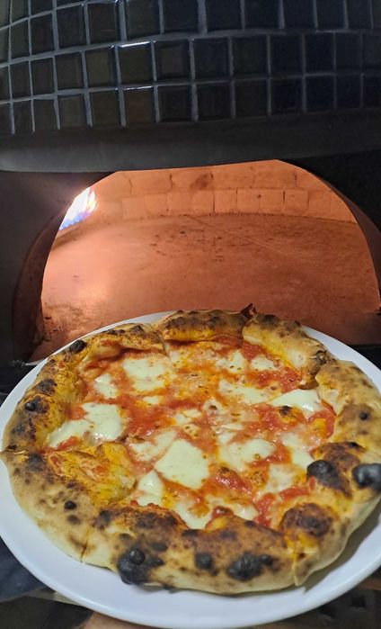 Piec do pizzy z palnikiem .  Hybryda Piec do chleba