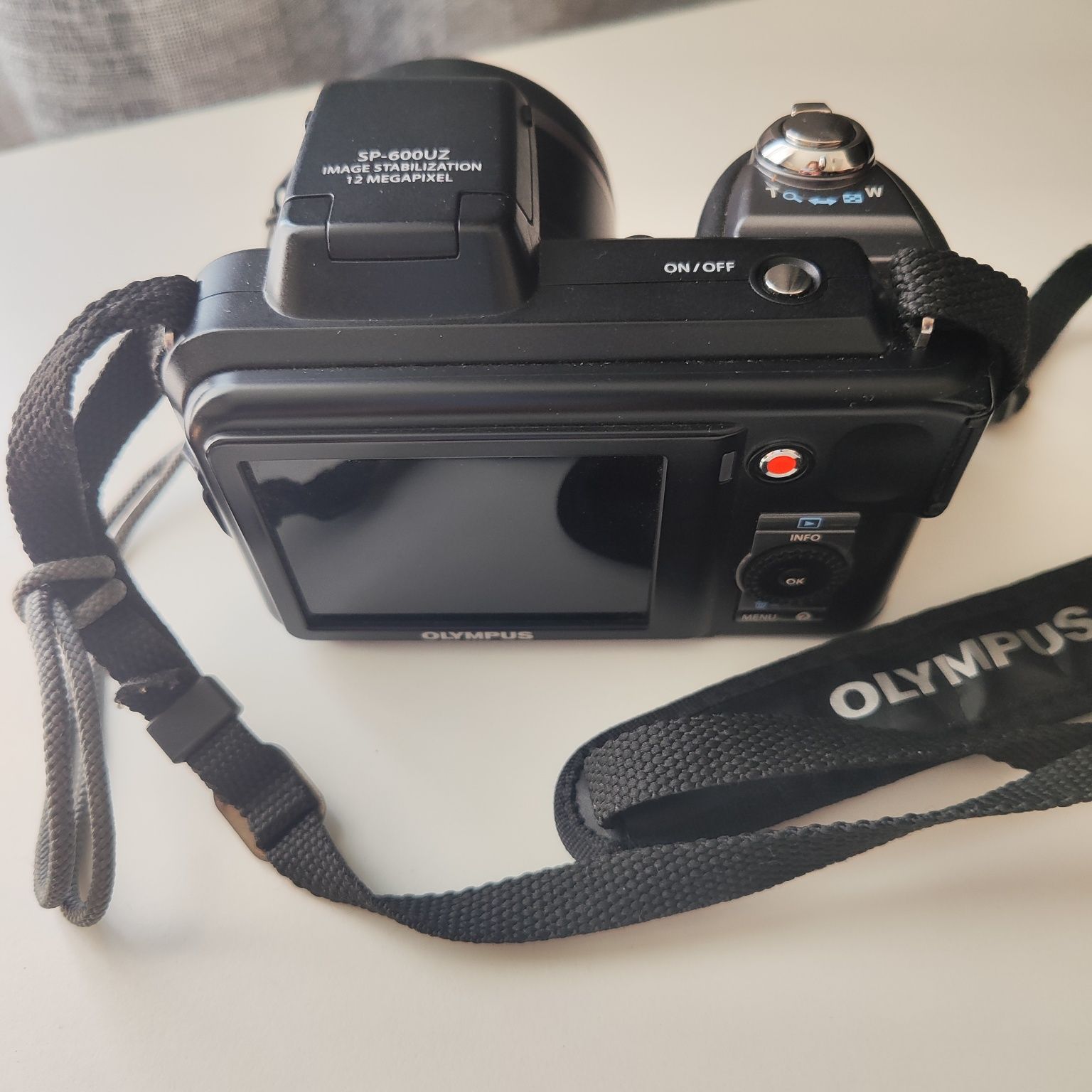 Фотоапарат Olympus SP-600 UZ з чохлом