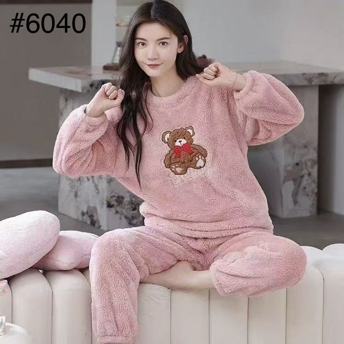 Тепленька гарна піжама велсофт рр.146-164, якість супер!