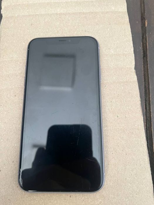 Продам 11 айфон на 128