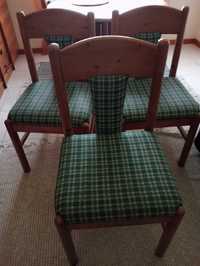 Cadeiras em pinho maçico