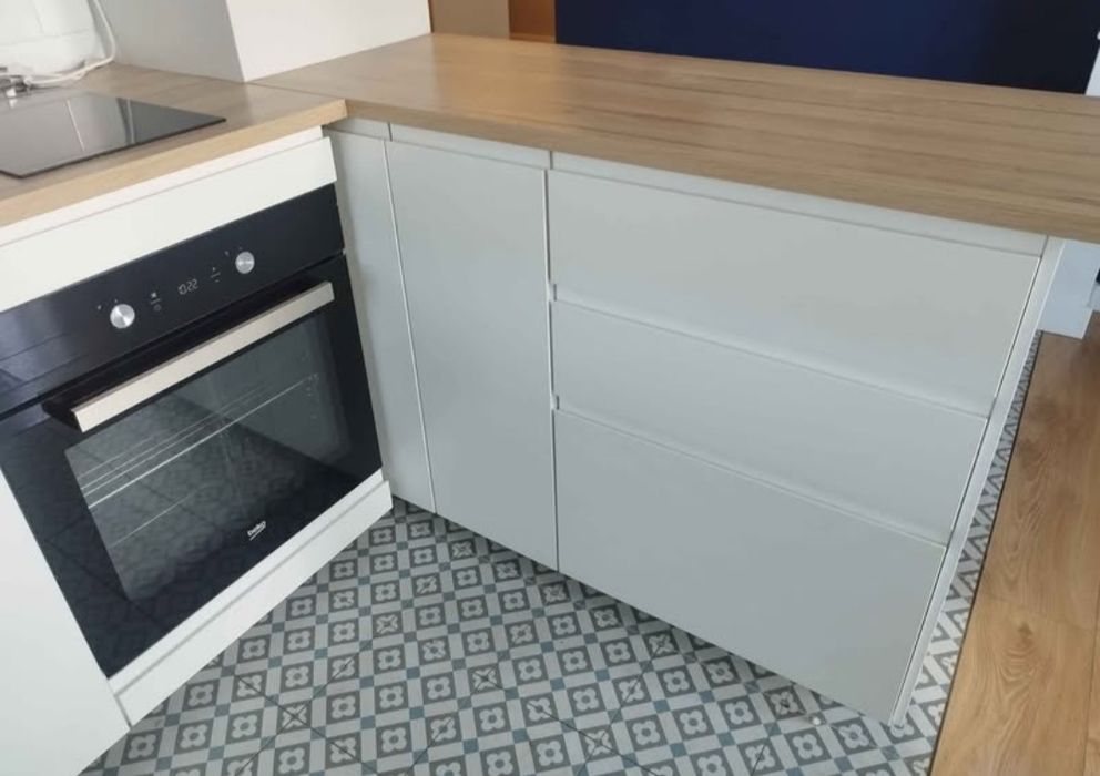 Zadbana kuchnia modułowa, okap, płyta, zlew, Ikea. Możliwy transport