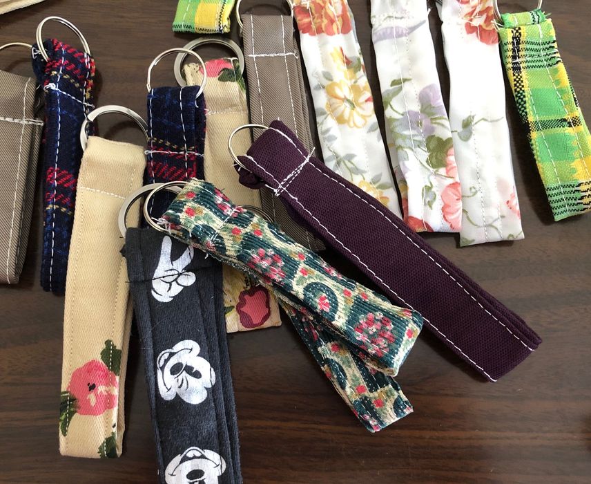 Porta-chaves e Elásticos  para cabelo , tudo feito á mão