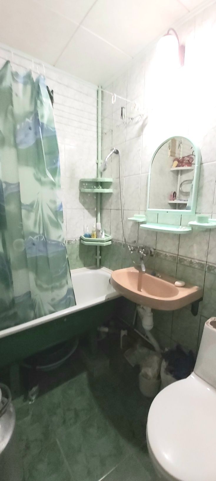 Продам 2 комнатную квартиру,  1 этаж с пристройкой