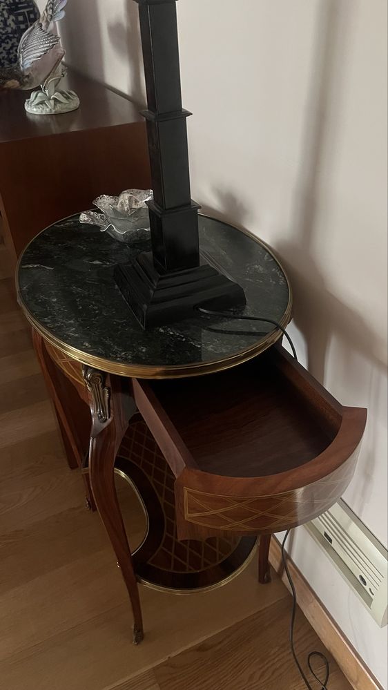 Mesa apoio com pedra mármore