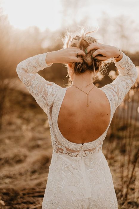 Sukna ślubna piękna odsłonięte plecy cekiny