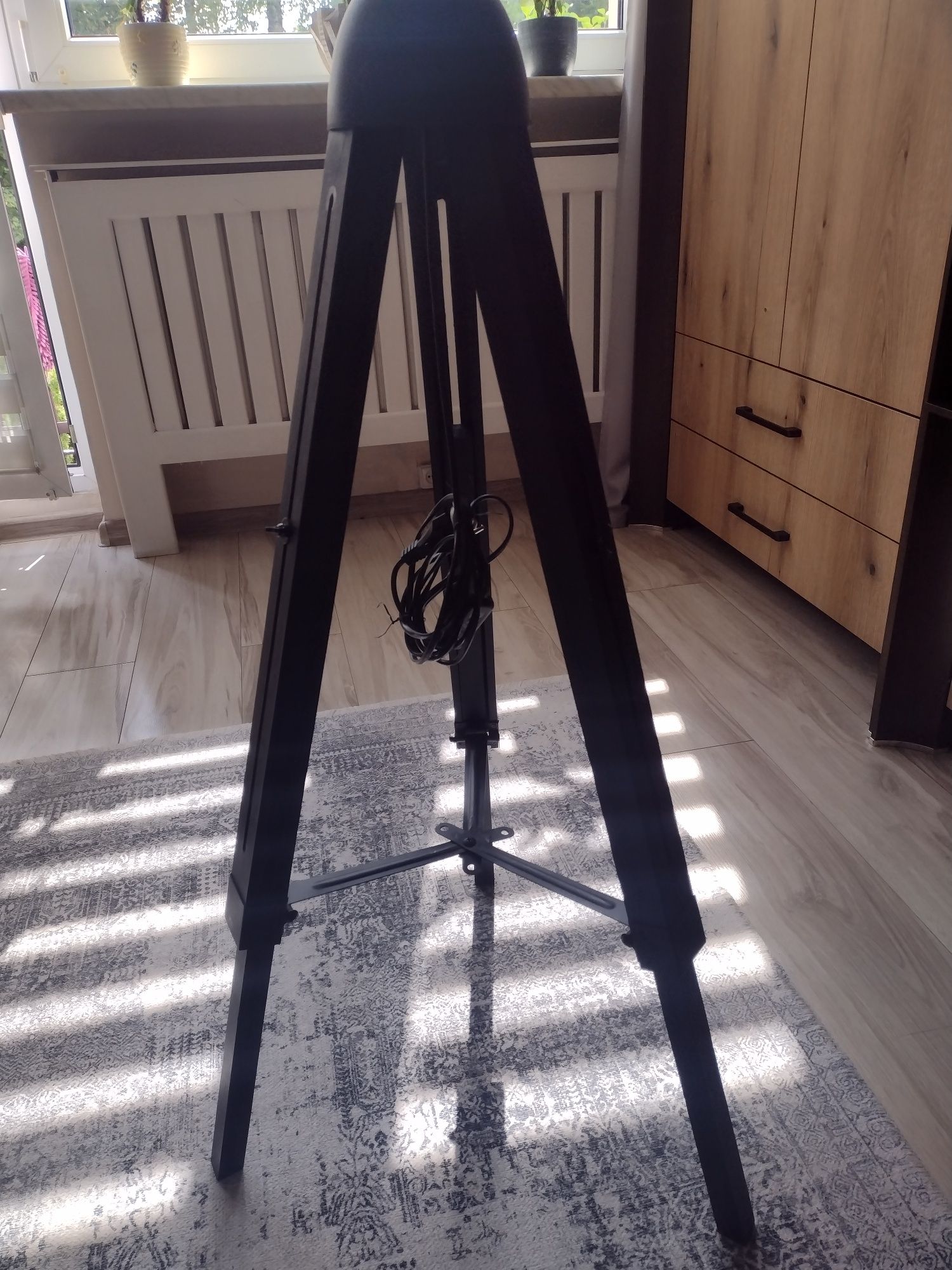 Sprzedam lampę nowoczesna stojaca