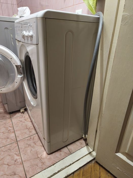 Пральна машина Indesit працююча