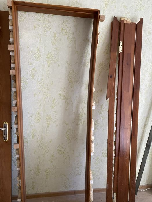 Межкімнатні двері б/у 80/200 праві з коробкою, доборами та лиштвою