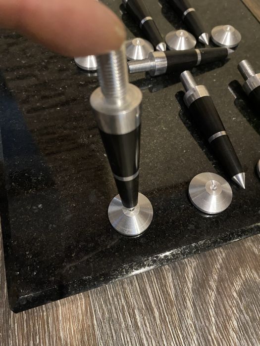 Акустичні шипи та плити (віброразвязки)